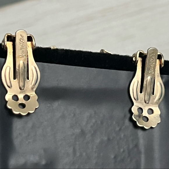 Judy Lee Vintage 1980s Gold Tone Double Leaves Clip On Earrings - Picture 6 of 10